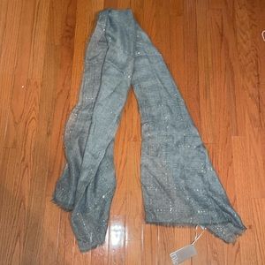 NYT Tilo grey scarf with silver sewn into